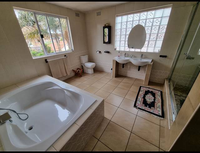 6 BEDROOM HOUSE FOR SALE IN LINMEYER